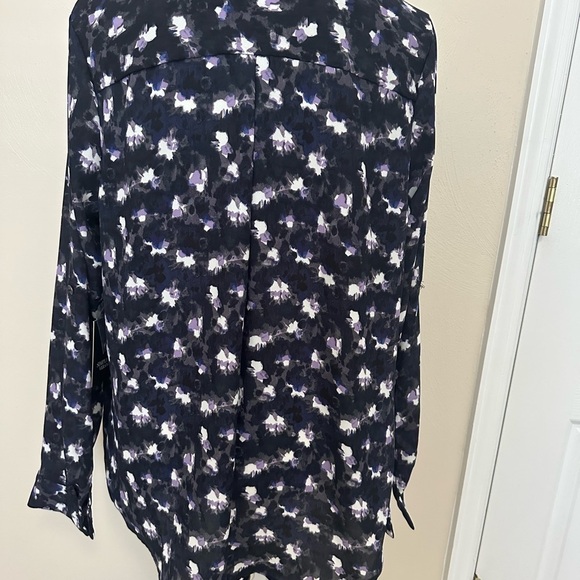 Simply Vera Wang Roll Tab Sleeves V-Neck NWT - Picture 7 of 7